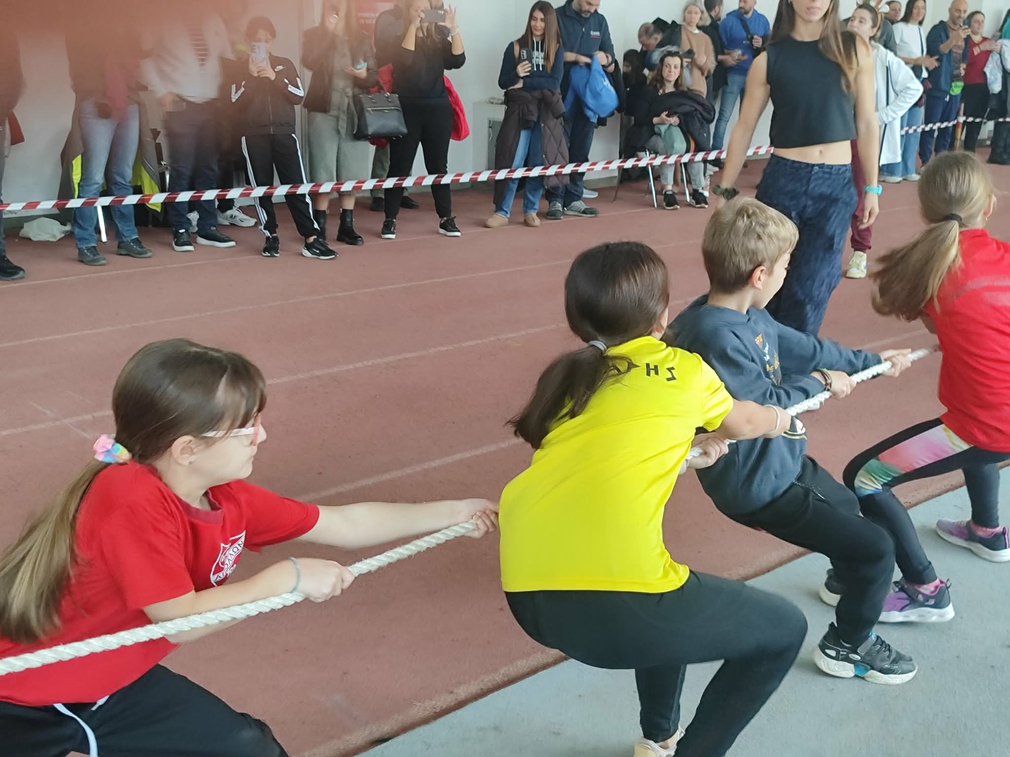 Η Χριστουγεννιάτικη γιορτή των Ακαδημιών του Στίβου! Το photostory από το Καυτανζόγλειο