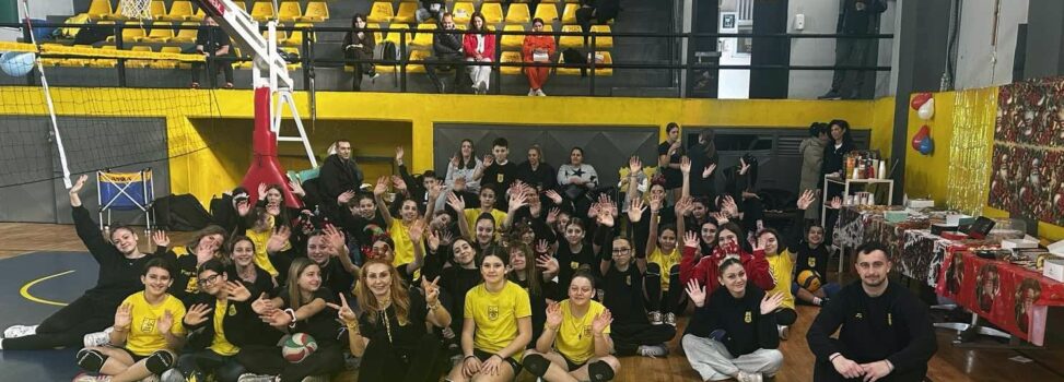 H Xριστουγεννιάτικη γιορτή των Ακαδημιών Κοριτσιών του Βόλεϊ (Photostory)