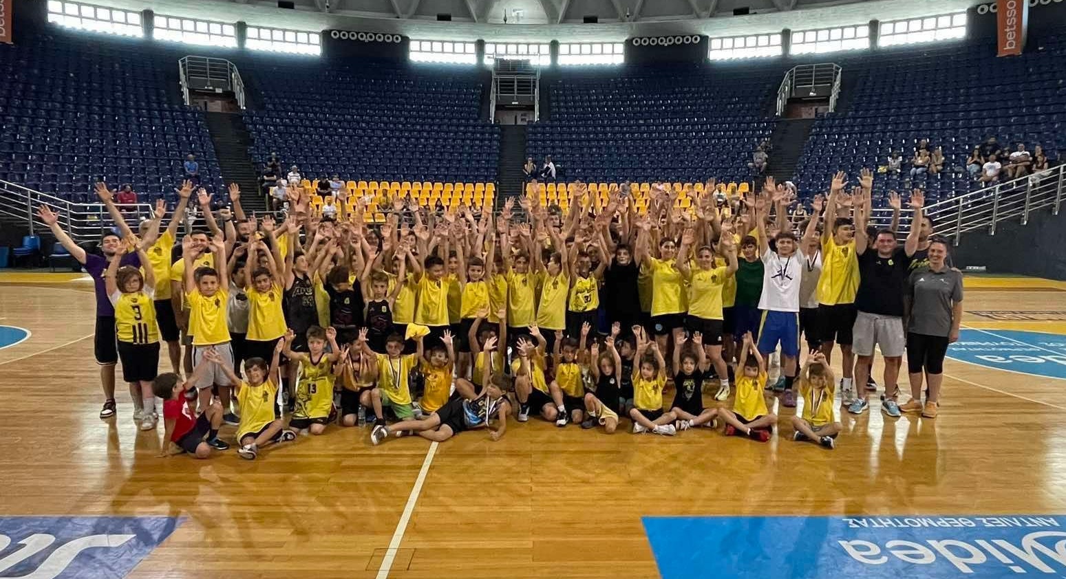 Ακαδημία Μπάσκετ: Τελετή λήξης στο Καλοκαιρινό Basketball Camp του ΑΡΗ με… τίγρη (pics)!